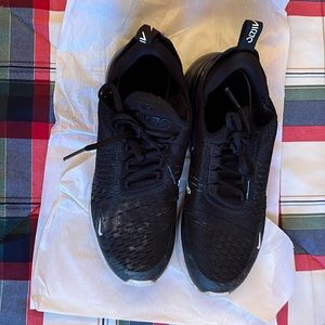Nike Air Max 270 GS. 6Youth but fits a Women’s 7.